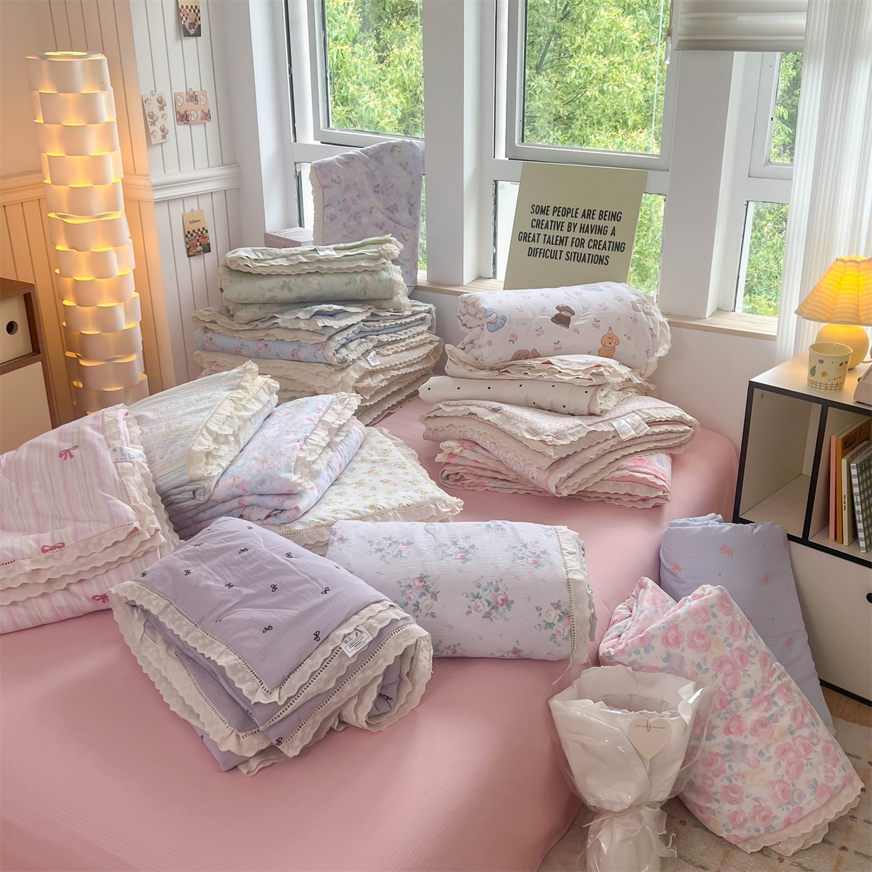 91家纺网 家纺一手货源 找家纺 温眠家纺 2025新款云感双层纱镂空花边夏被四件套 组合图