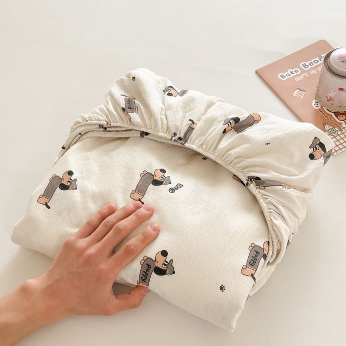 91家纺网 家纺一手货源 找家纺 温眠家纺 2025春夏新款云感棉双层纱床笠单床笠枕套三件套 腊肠狗