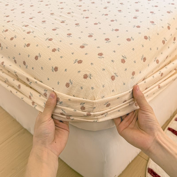 91家纺网 家纺一手货源 找家纺 温眠家纺 2025春夏新款云感棉双层纱床笠单床笠枕套三件套 旧梦难续