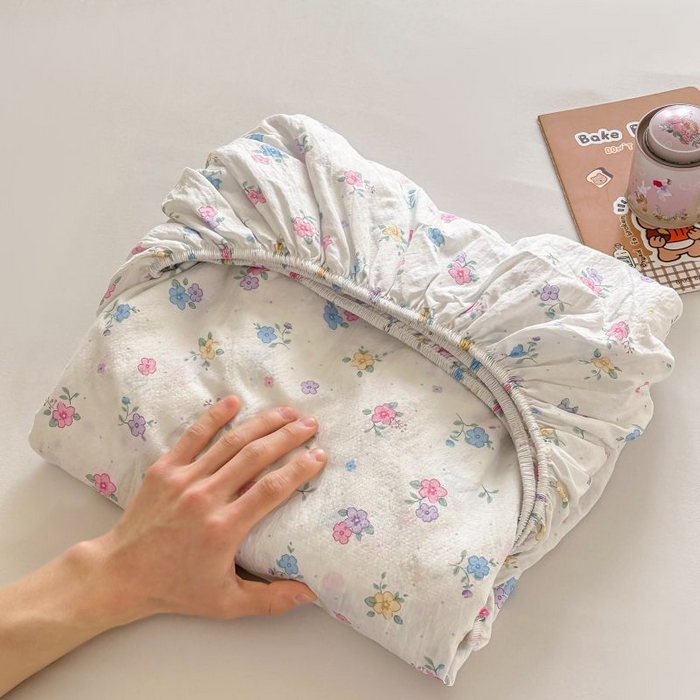 91家纺网 家纺一手货源 找家纺 温眠家纺 2025春夏新款云感棉双层纱床笠单床笠枕套三件套 铃兰春信