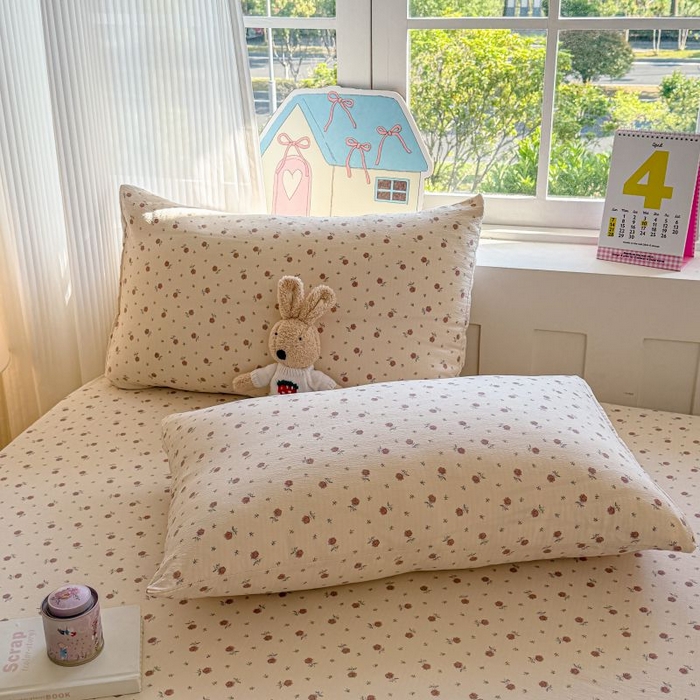 91家纺网 家纺一手货源 找家纺 温眠家纺 2025春夏新款云感棉双层纱床笠单床笠枕套三件套 旧梦难续