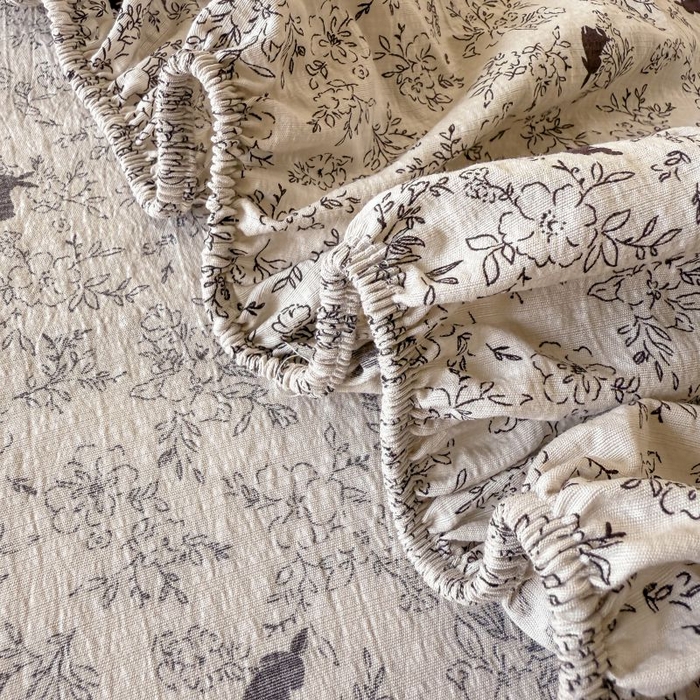 91家纺网 家纺一手货源 找家纺 温眠家纺 2025春夏新款云感棉双层纱床笠单床笠枕套三件套 兔与晚风