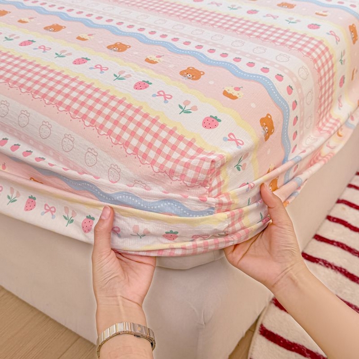 91家纺网 家纺一手货源 找家纺 温眠家纺 2025春夏新款云感棉双层纱床笠单床笠枕套三件套 草莓蛋糕