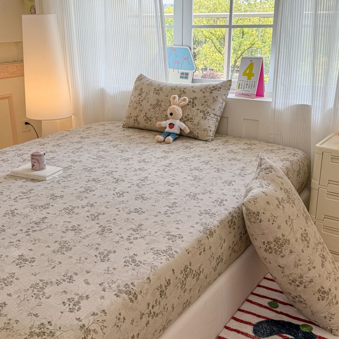 91家纺网 家纺一手货源 找家纺 温眠家纺 2025春夏新款云感棉双层纱床笠单床笠枕套三件套 秋风萧瑟