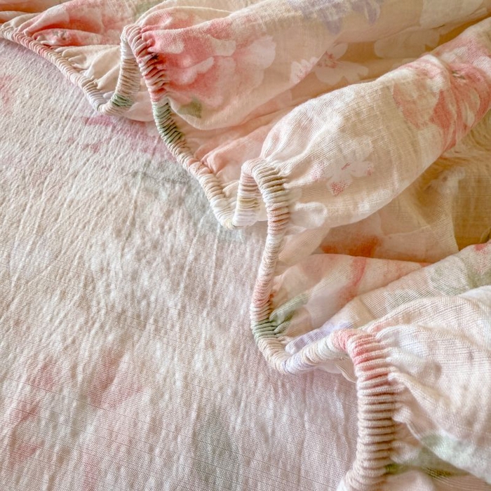 91家纺网 家纺一手货源 找家纺 温眠家纺 2025春夏新款云感棉双层纱床笠单床笠枕套三件套 国色芳华