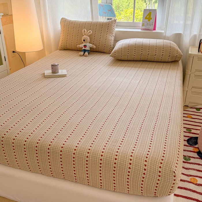 91家纺网 家纺一手货源 找家纺 温眠家纺 2025春夏新款云感棉双层纱床笠单床笠枕套三件套 相思红豆