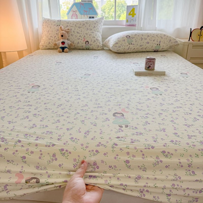 91家纺网 家纺一手货源 找家纺 温眠家纺 2025春夏新款云感棉双层纱床笠单床笠枕套三件套 思念女孩