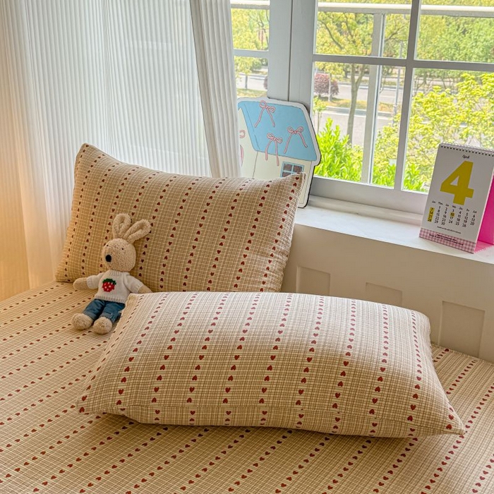 91家纺网 家纺一手货源 找家纺 温眠家纺 2025春夏新款云感棉双层纱床笠单床笠枕套三件套 相思红豆