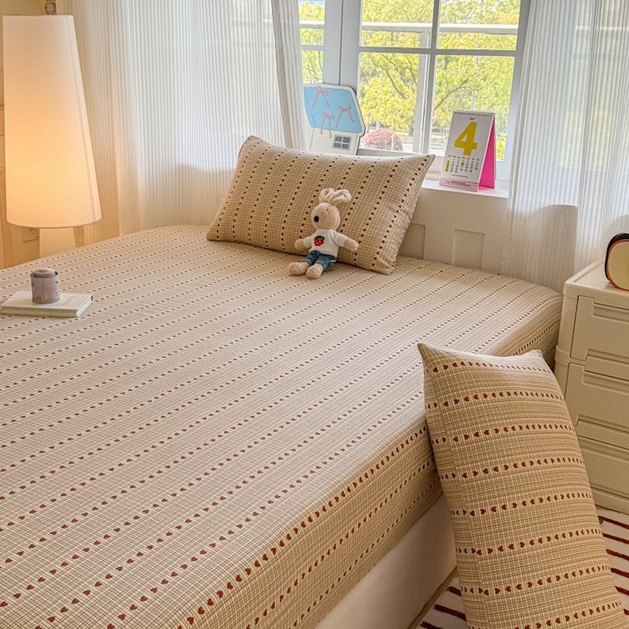 91家纺网 家纺一手货源 找家纺 温眠家纺 2025春夏新款云感棉双层纱床笠单床笠枕套三件套 相思红豆