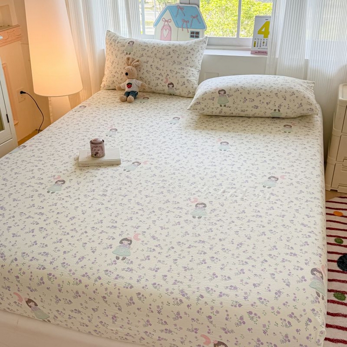 91家纺网 家纺一手货源 找家纺 温眠家纺 2025春夏新款云感棉双层纱床笠单床笠枕套三件套 思念女孩