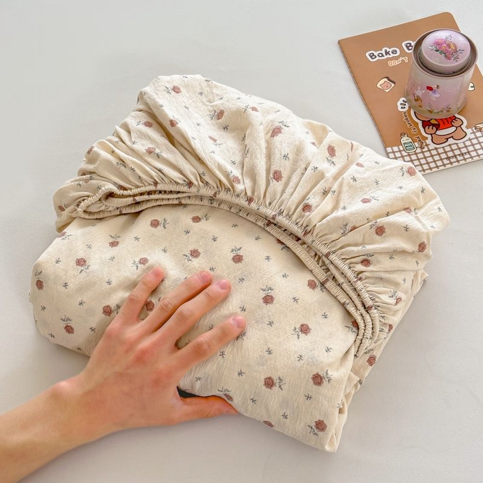 91家纺网 家纺一手货源 找家纺 温眠家纺 2025春夏新款云感棉双层纱床笠单床笠枕套三件套 旧梦难续