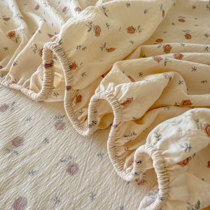 91家纺网 家纺一手货源 找家纺 温眠家纺 2025春夏新款云感棉双层纱床笠单床笠枕套三件套 旧梦难续