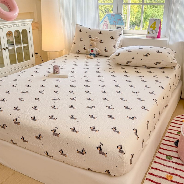 91家纺网 家纺一手货源 找家纺 温眠家纺 2025春夏新款云感棉双层纱床笠单床笠枕套三件套 腊肠狗