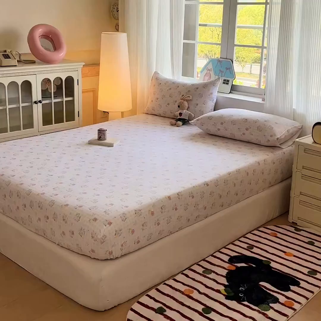 91家纺网 家纺一手货源 找家纺 温眠家纺 2025春夏新款云感棉双层纱床笠单床笠枕套三件套 花漾甜心