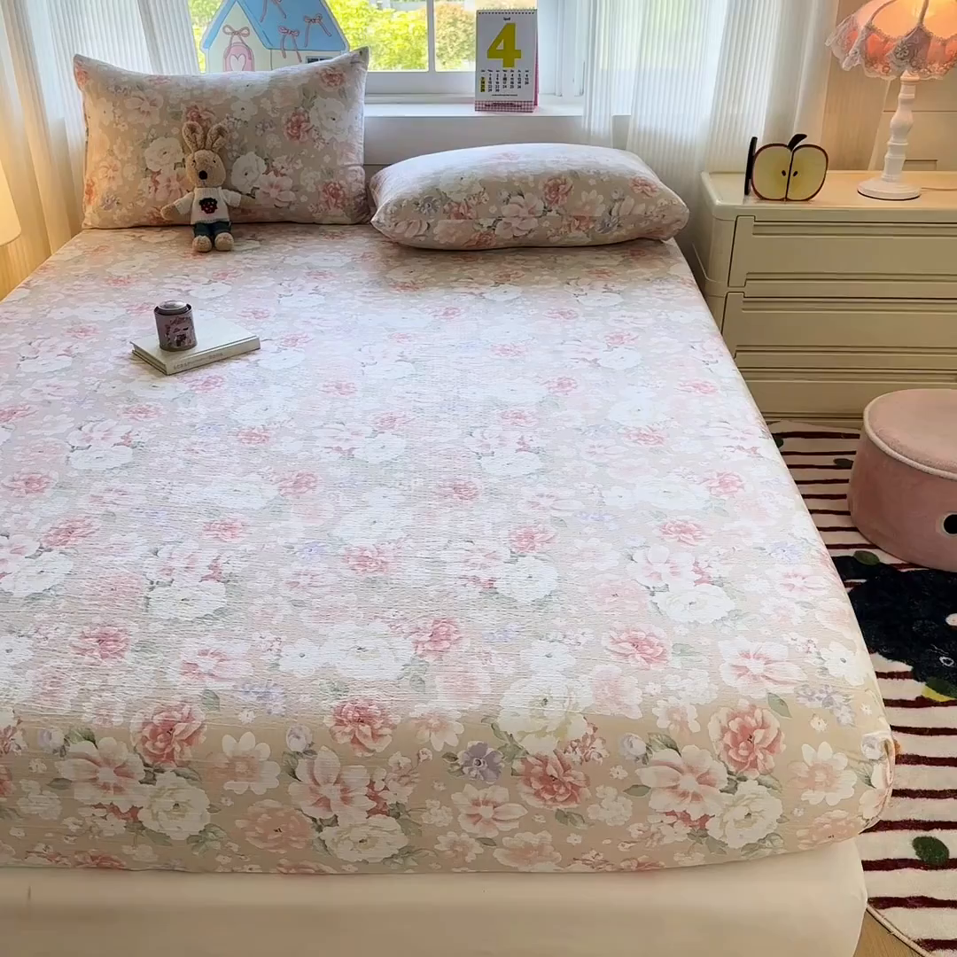 91家纺网 家纺一手货源 找家纺 温眠家纺 2025春夏新款云感棉双层纱床笠单床笠枕套三件套 国色芳华