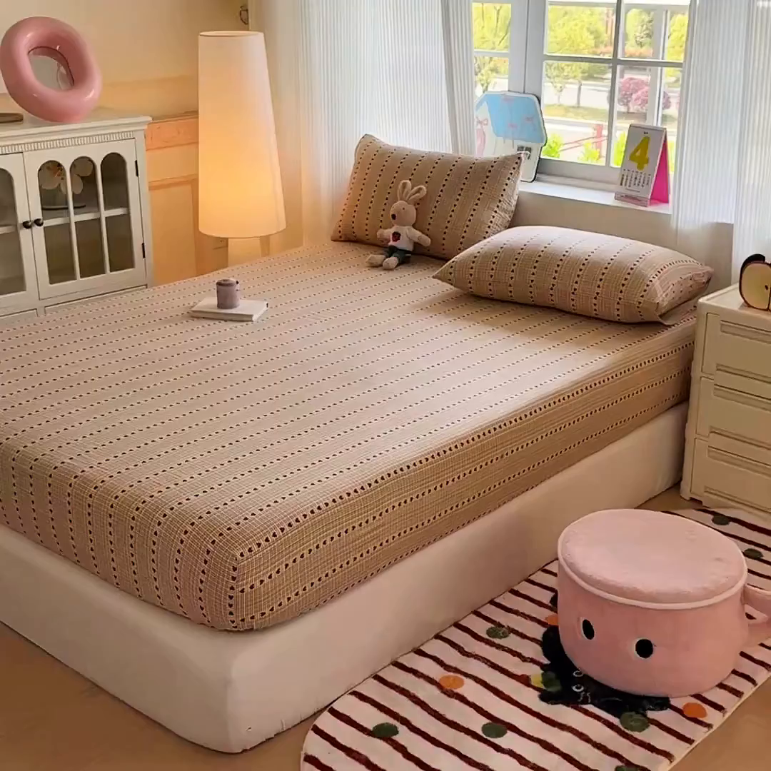 91家纺网 家纺一手货源 找家纺 温眠家纺 2025春夏新款云感棉双层纱床笠单床笠枕套三件套 相思红豆