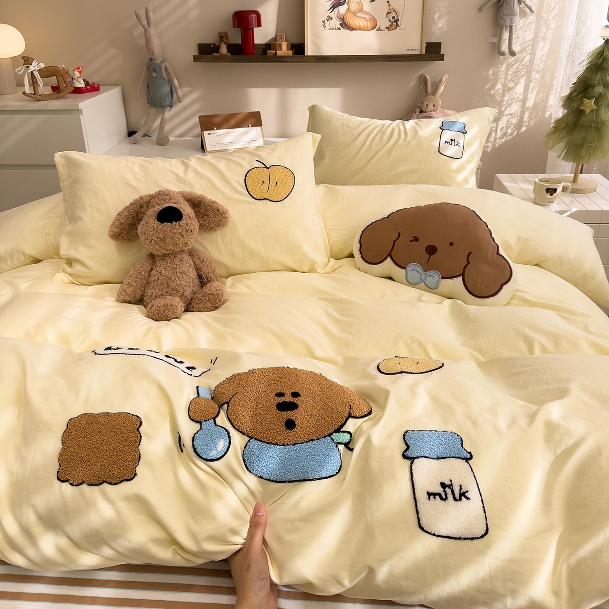 91家纺网 家纺一手货源 找家纺 曼谷家纺 2026新款卡通水洗棉毛巾绣四件套被套 苹果牛奶-芝士咖条