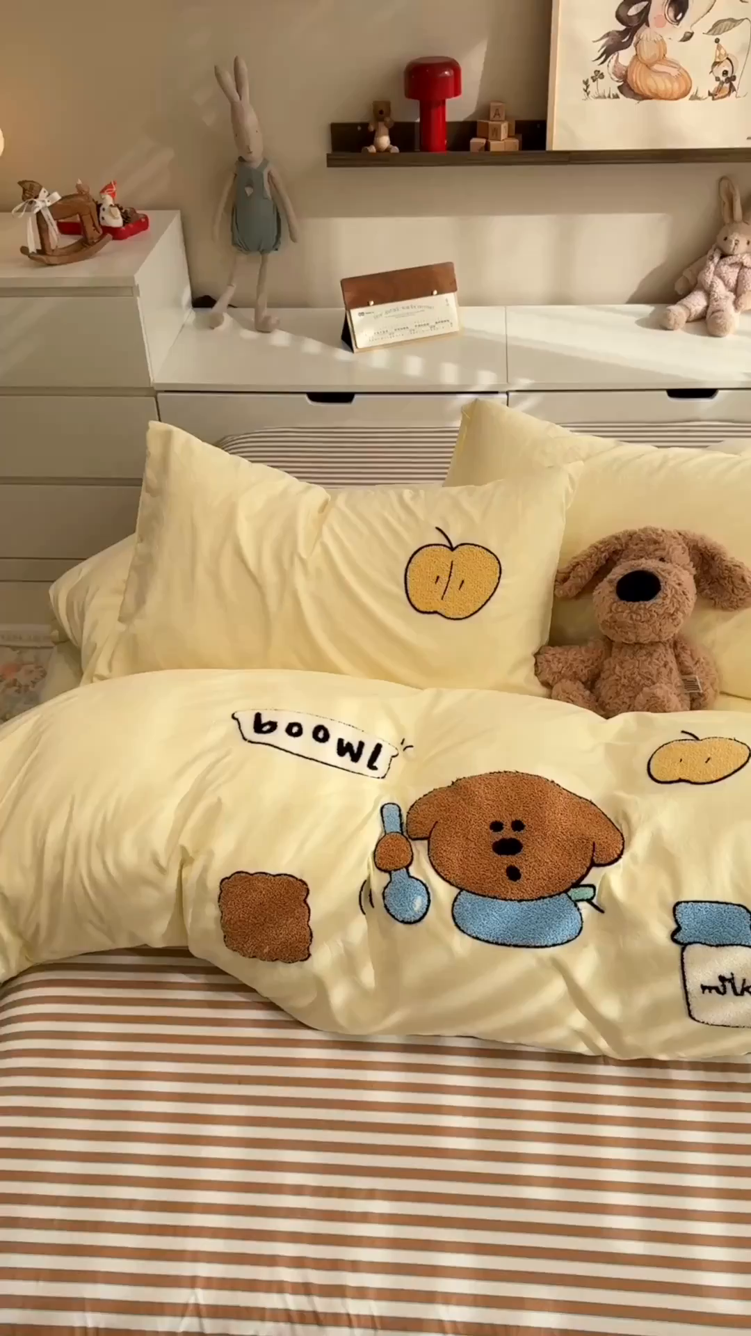 91家纺网 家纺一手货源 找家纺 曼谷家纺 2026新款卡通水洗棉毛巾绣四件套被套 苹果牛奶-芝士咖条