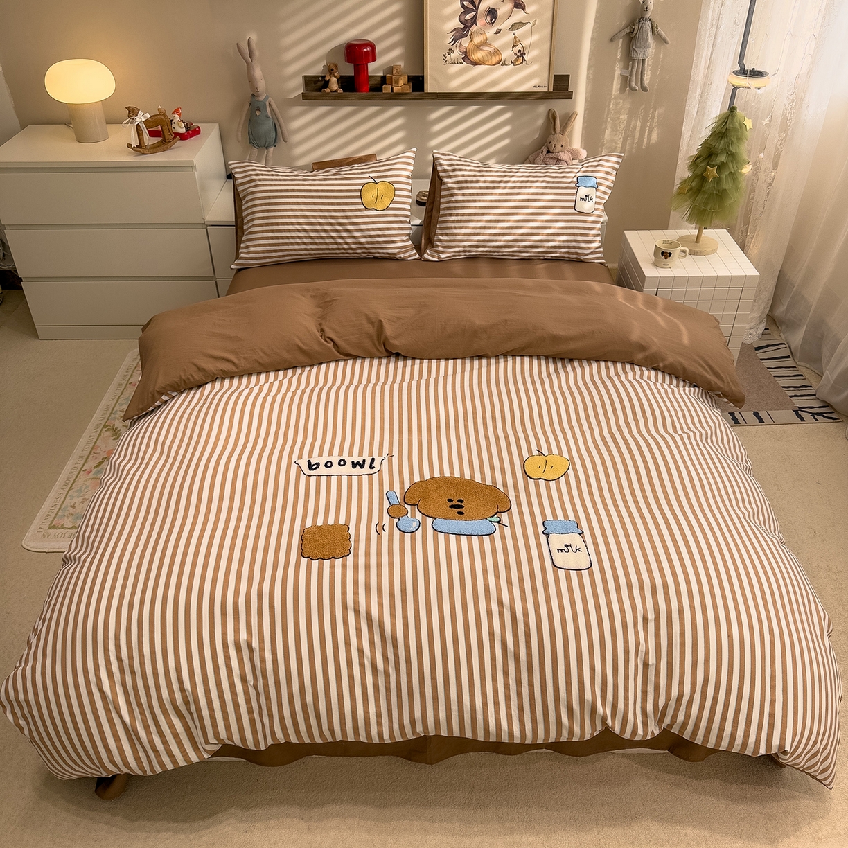 91家纺网 家纺一手货源 找家纺 曼谷家纺 2026新款卡通水洗棉毛巾绣四件套被套 苹果牛奶-咖条