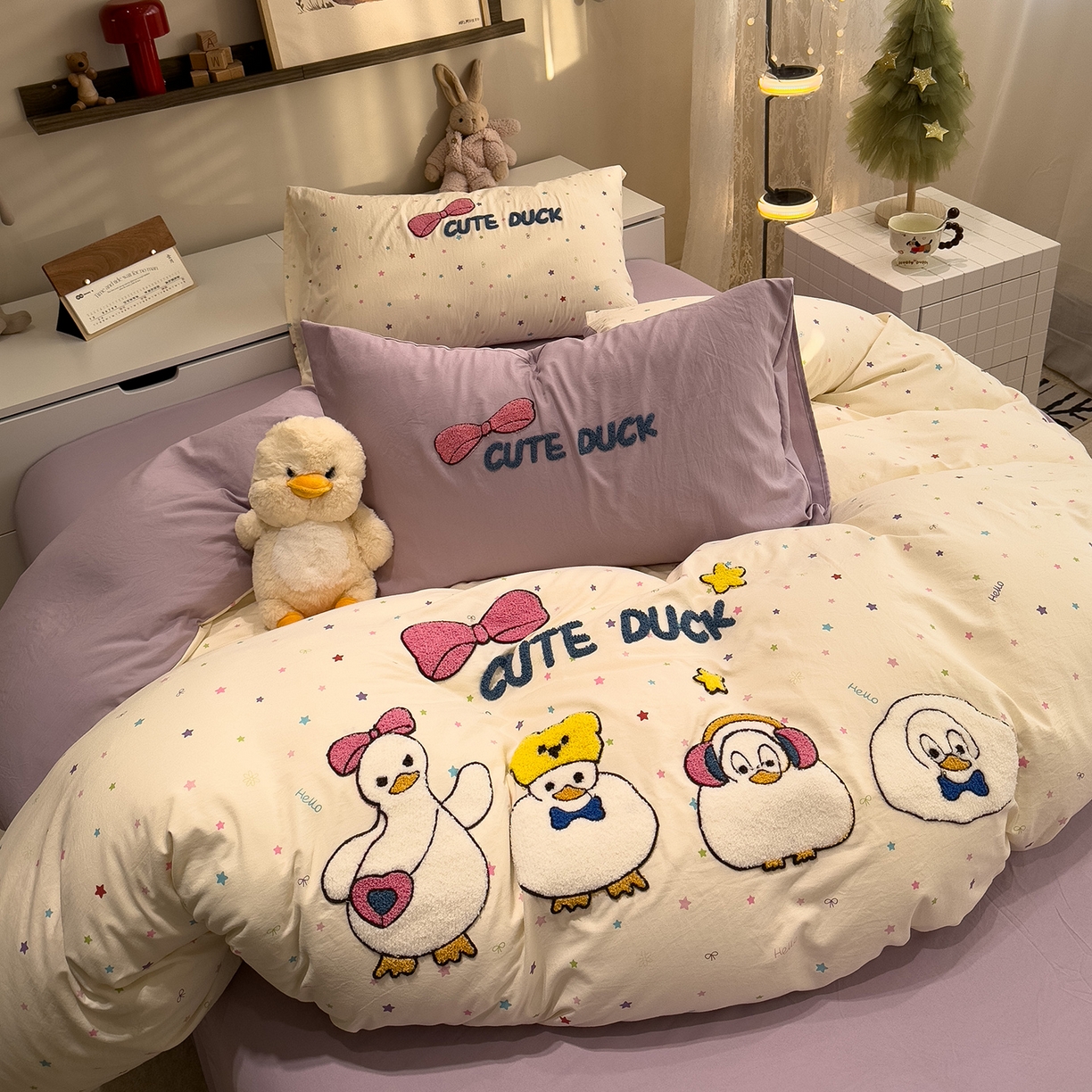 91家纺网 家纺一手货源 找家纺 曼谷家纺 2026新款卡通水洗棉毛巾绣四件套被套 达达鸭-星星紫
