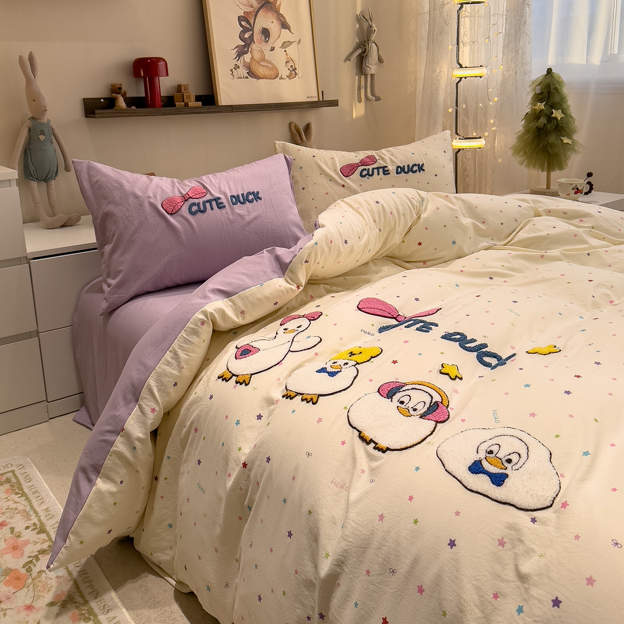 91家纺网 家纺一手货源 找家纺 曼谷家纺 2026新款卡通水洗棉毛巾绣四件套被套 达达鸭-星星紫
