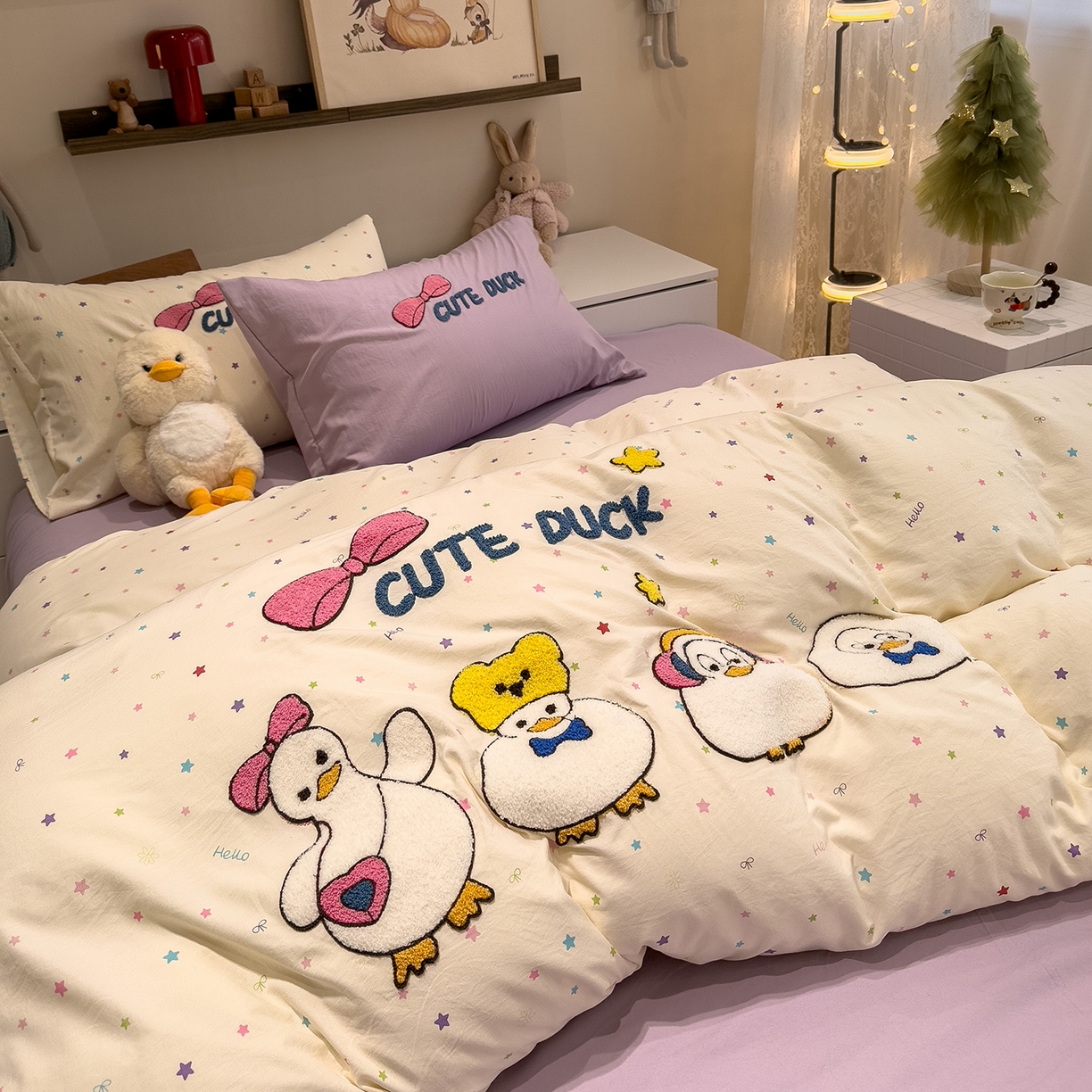 91家纺网 家纺一手货源 找家纺 曼谷家纺 2026新款卡通水洗棉毛巾绣四件套被套 达达鸭-星星紫