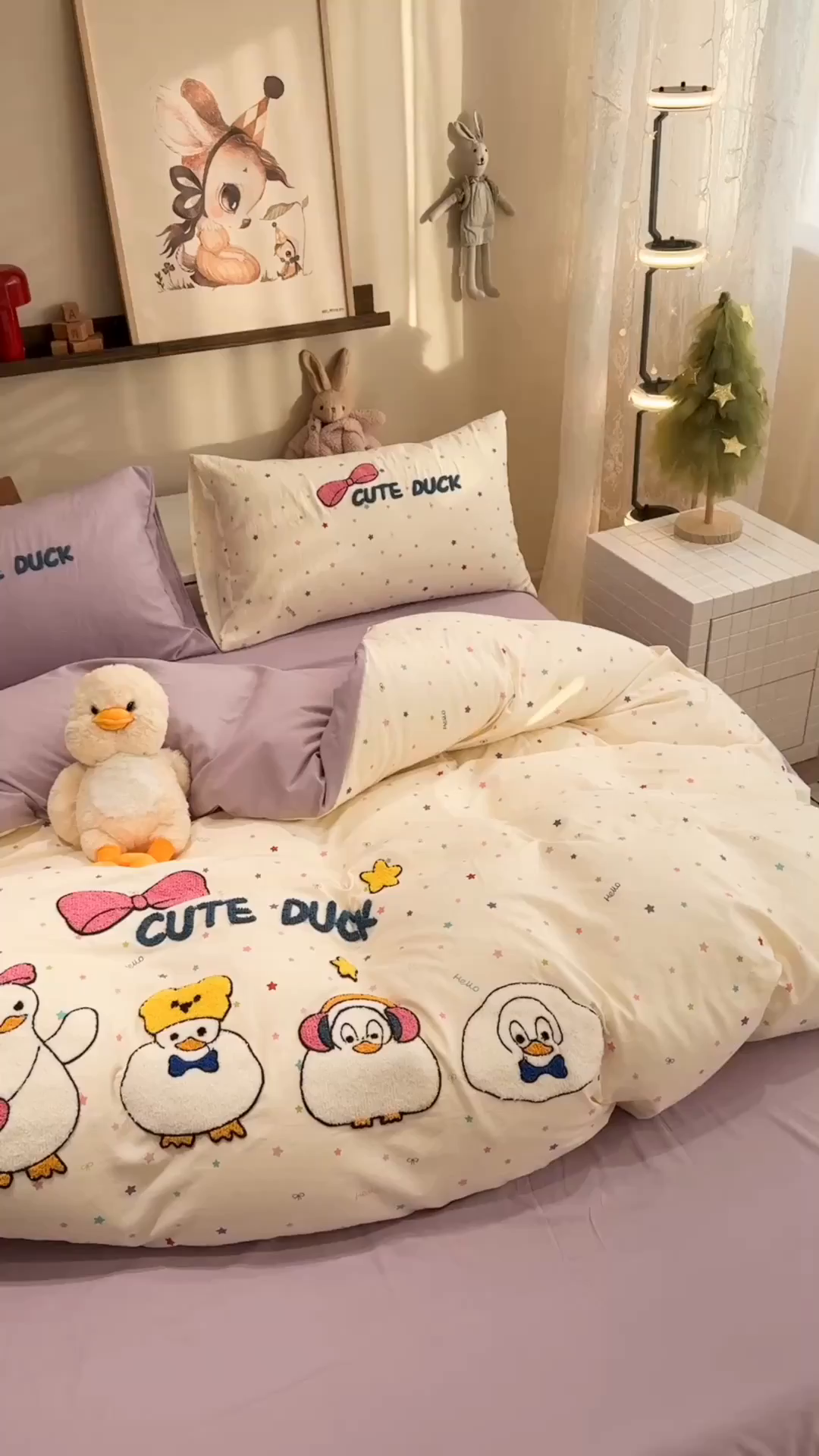 91家纺网 家纺一手货源 找家纺 曼谷家纺 2026新款卡通水洗棉毛巾绣四件套被套 达达鸭-星星紫