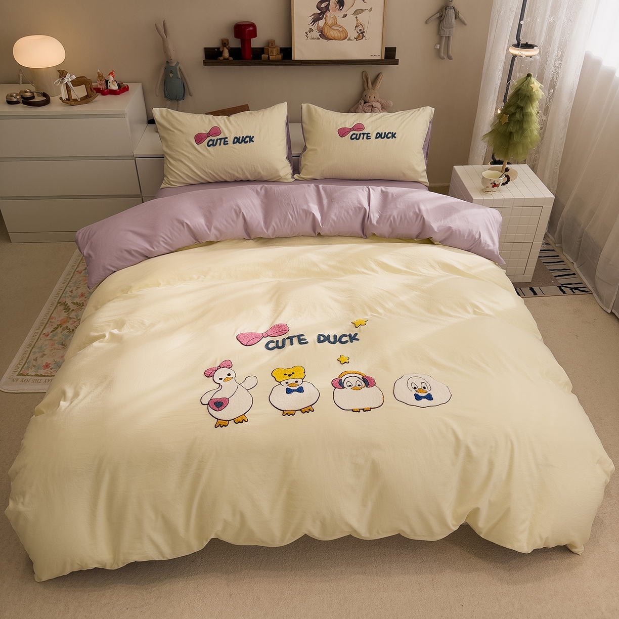 91家纺网 家纺一手货源 找家纺 曼谷家纺 2026新款卡通水洗棉毛巾绣四件套被套 达达鸭-芝士紫