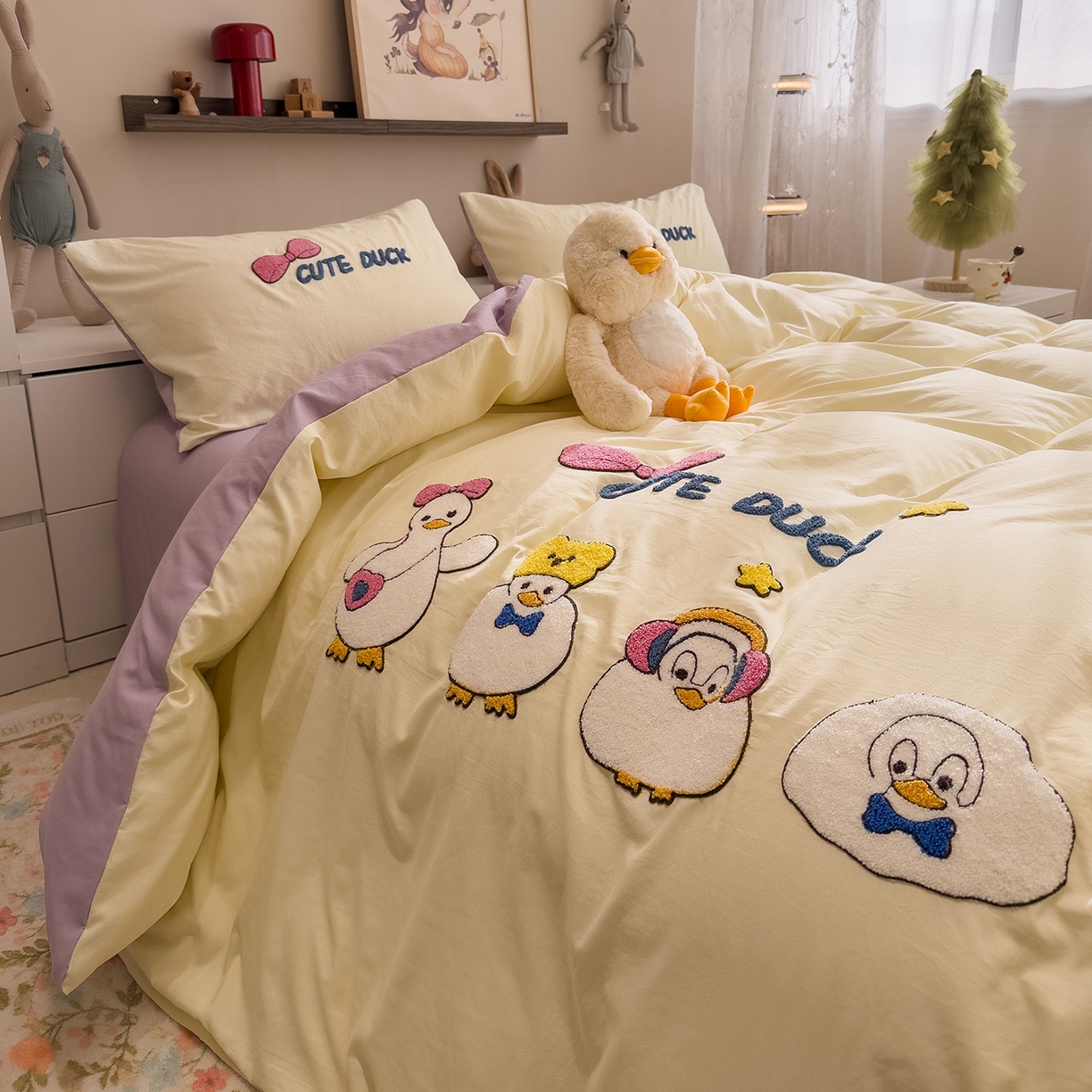 91家纺网 家纺一手货源 找家纺 曼谷家纺 2026新款卡通水洗棉毛巾绣四件套被套 达达鸭-芝士紫