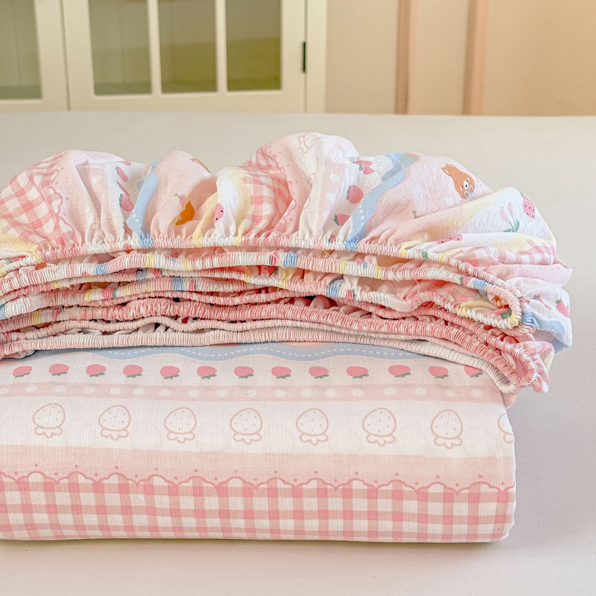 91家纺网 家纺一手货源 找家纺 温眠家纺 2025春夏新款云感棉双层纱床笠单床笠枕套三件套 草莓蛋糕