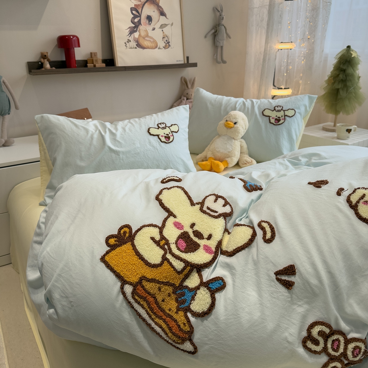 91家纺网 家纺一手货源 找家纺 曼谷家纺 2026新款卡通水洗棉毛巾绣四件套被套 超美味-薄荷芝士
