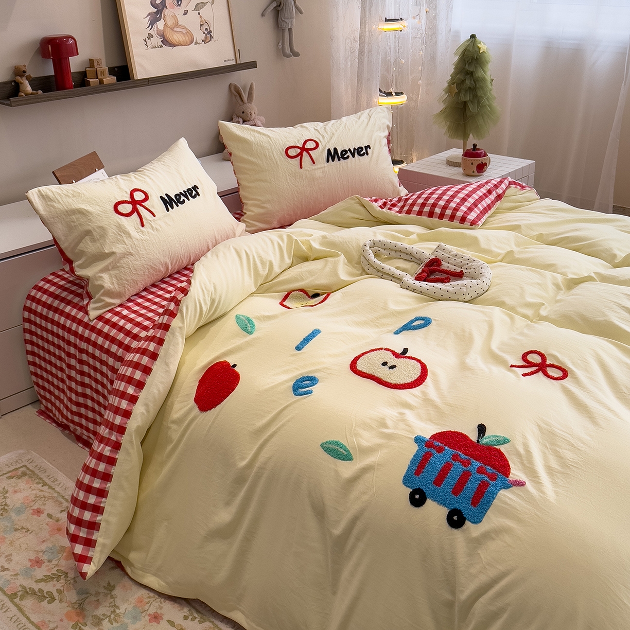 91家纺网 家纺一手货源 找家纺 曼谷家纺 2026新款卡通水洗棉毛巾绣四件套被套 红苹果