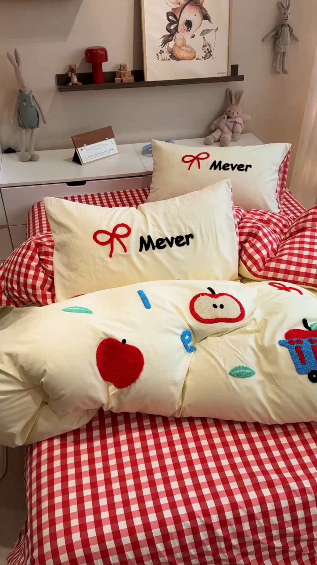 91家纺网 家纺一手货源 找家纺 曼谷家纺 2026新款卡通水洗棉毛巾绣四件套被套 红苹果