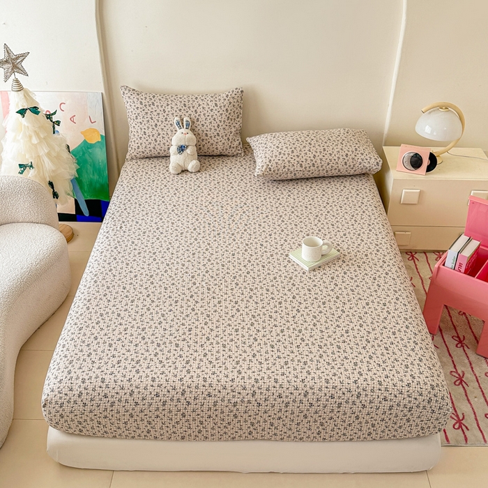 91家纺网 家纺一手货源 找家纺 温眠家纺 2025春夏新款云感棉双层纱床笠单床笠枕套三件套场景二 失约温柔