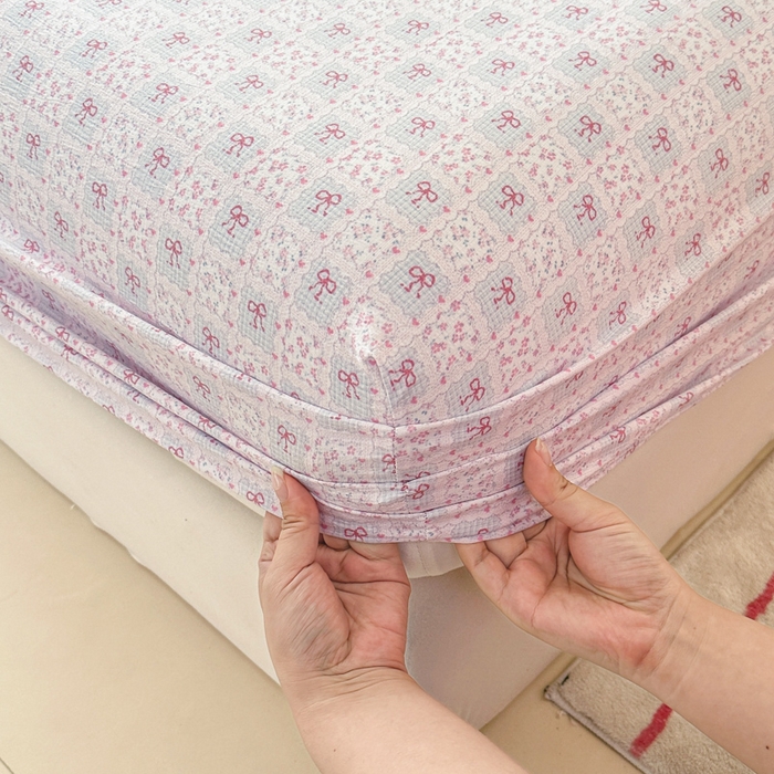 91家纺网 家纺一手货源 找家纺 温眠家纺 2025春夏新款云感棉双层纱床笠单床笠枕套三件套场景二 琉璃瓦梦