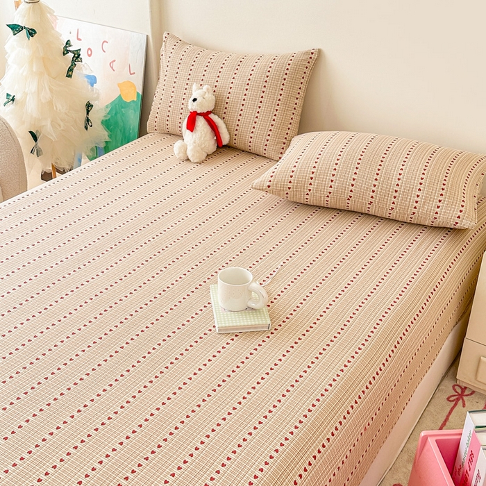 91家纺网 家纺一手货源 找家纺 温眠家纺 2025春夏新款云感棉双层纱床笠单床笠枕套三件套场景二 相思红豆