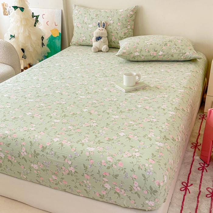 91家纺网 家纺一手货源 找家纺 温眠家纺 2025春夏新款云感棉双层纱床笠单床笠枕套三件套场景二 木槿绿