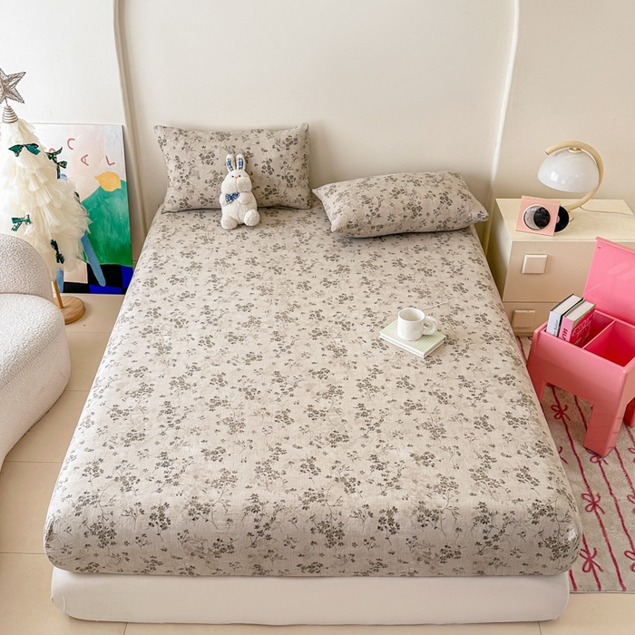 91家纺网 家纺一手货源 找家纺 温眠家纺 2025春夏新款云感棉双层纱床笠单床笠枕套三件套场景二 秋风萧瑟