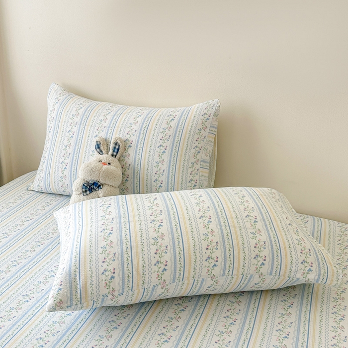 91家纺网 家纺一手货源 找家纺 温眠家纺 2025春夏新款云感棉双层纱床笠单床笠枕套三件套场景二 洛克庄园