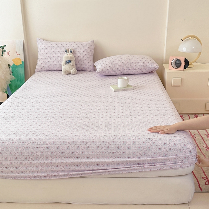 91家纺网 家纺一手货源 找家纺 温眠家纺 2025春夏新款云感棉双层纱床笠单床笠枕套三件套场景二 琉璃瓦梦