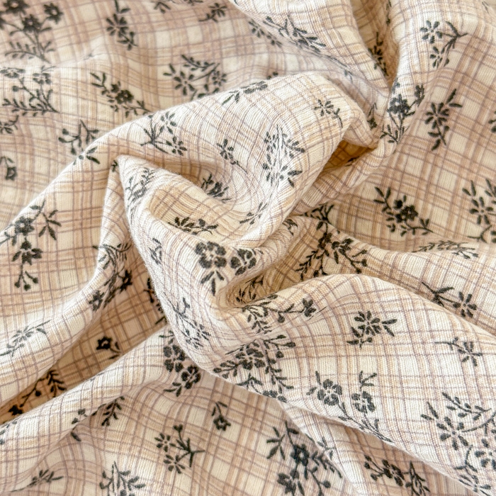 91家纺网 家纺一手货源 找家纺 温眠家纺 2025春夏新款云感棉双层纱床笠单床笠枕套三件套场景二 失约温柔