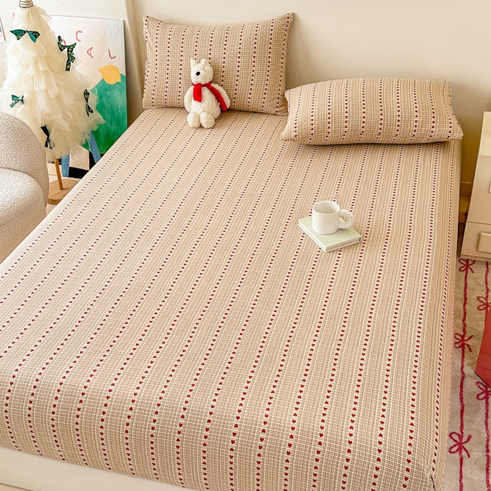 91家纺网 家纺一手货源 找家纺 温眠家纺 2025春夏新款云感棉双层纱床笠单床笠枕套三件套场景二 相思红豆