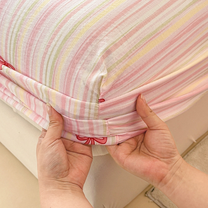 91家纺网 家纺一手货源 找家纺 温眠家纺 2025春夏新款云感棉双层纱床笠单床笠枕套三件套场景二 蝴蝶结