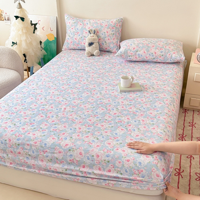 91家纺网 家纺一手货源 找家纺 温眠家纺 2025春夏新款云感棉双层纱床笠单床笠枕套三件套场景二 晚香玉