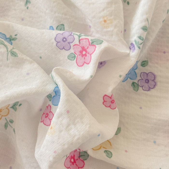 91家纺网 家纺一手货源 找家纺 温眠家纺 2025春夏新款云感棉双层纱床笠单床笠枕套三件套场景二 铃兰春信