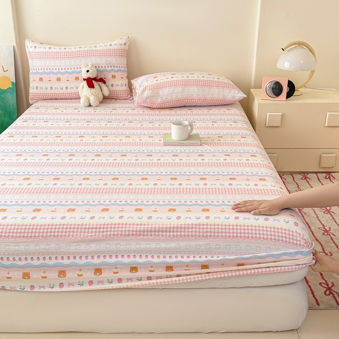 91家纺网 家纺一手货源 找家纺 温眠家纺 2025春夏新款云感棉双层纱床笠单床笠枕套三件套场景二 草莓蛋糕