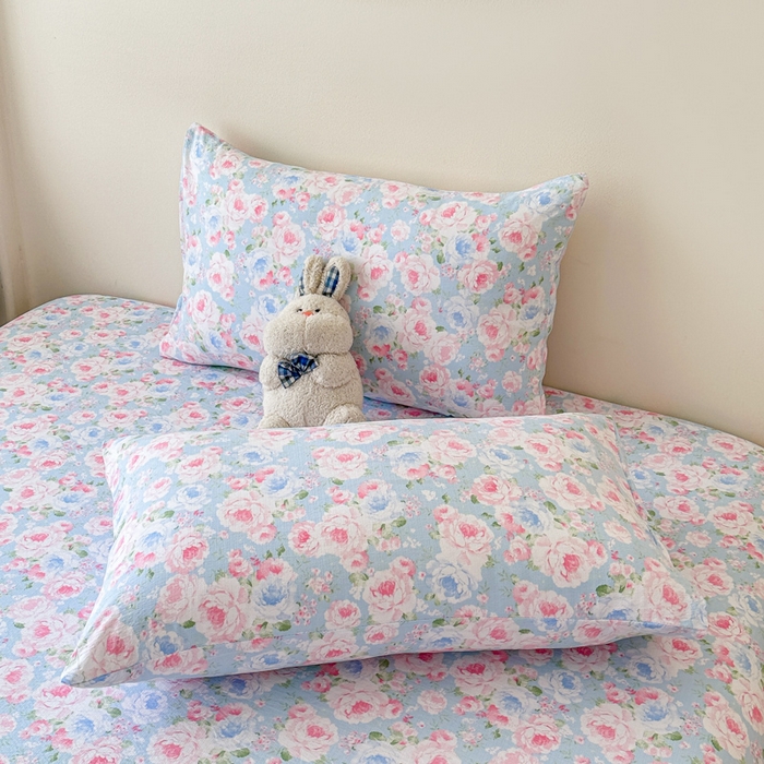 91家纺网 家纺一手货源 找家纺 温眠家纺 2025春夏新款云感棉双层纱床笠单床笠枕套三件套场景二 晚香玉