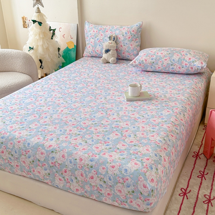 91家纺网 家纺一手货源 找家纺 温眠家纺 2025春夏新款云感棉双层纱床笠单床笠枕套三件套场景二 晚香玉