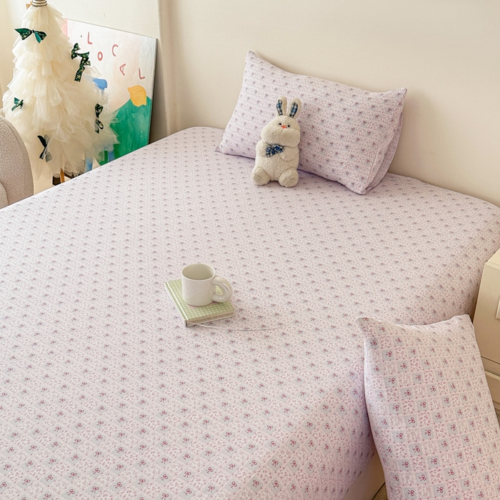 91家纺网 家纺一手货源 找家纺 温眠家纺 2025春夏新款云感棉双层纱床笠单床笠枕套三件套场景二 琉璃瓦梦