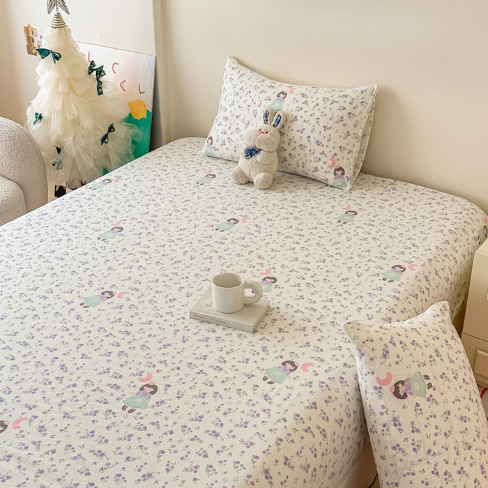 91家纺网 家纺一手货源 找家纺 温眠家纺 2025春夏新款云感棉双层纱床笠单床笠枕套三件套场景二 思念女孩